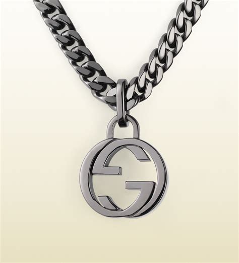 Gucci Interlocking pendant necklace